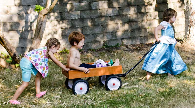 KIDS-PLAYING-WAGON