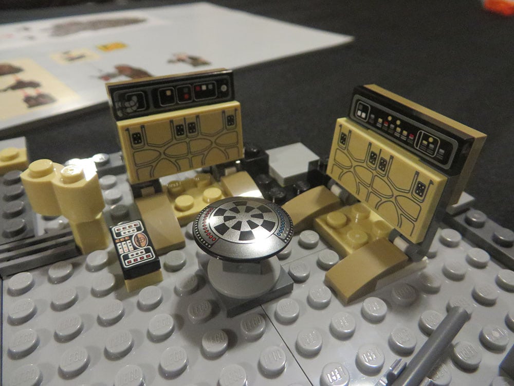 Lego-Millennium-Falcon-06-KT